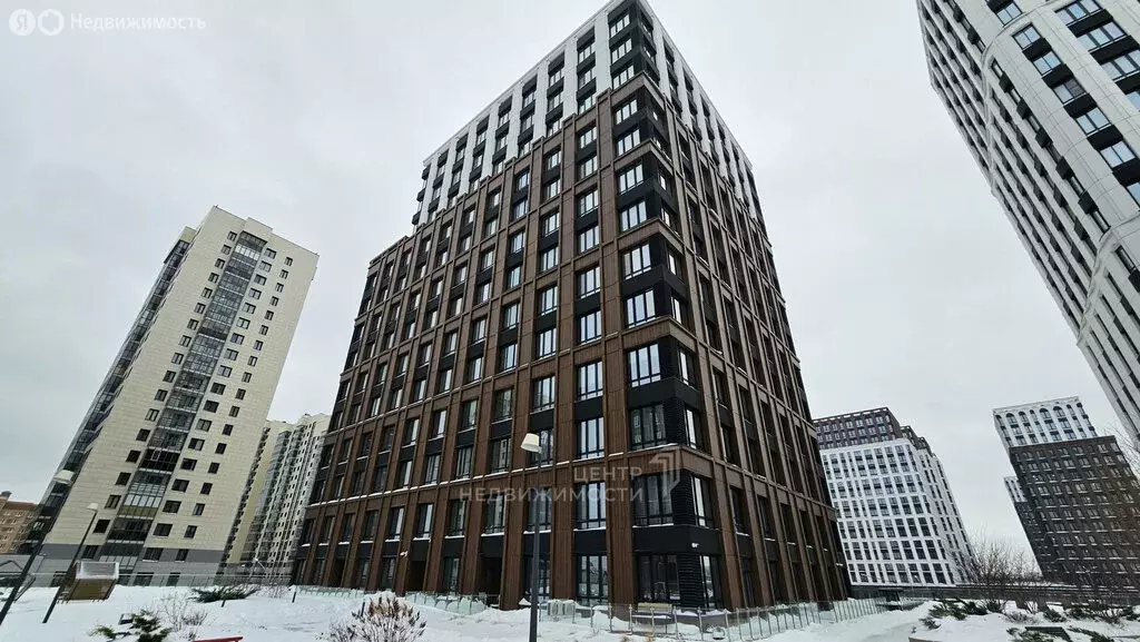 3-комнатная квартира: Казань, улица Алексея Козина, 2 (70 м) - Фото 1