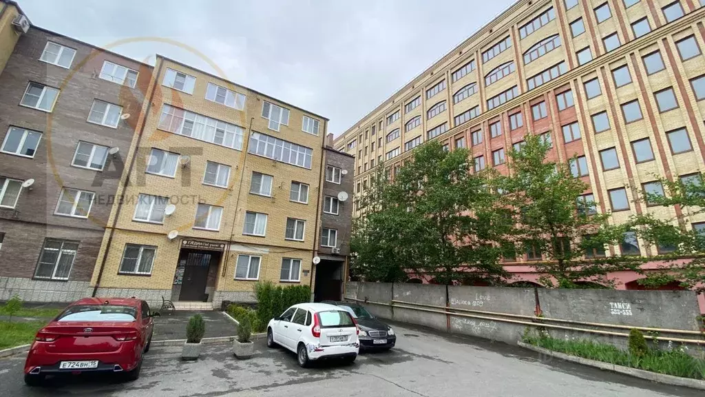 2-к кв. Северная Осетия, Владикавказ ул. Гадиева, 56к3 (80.0 м) - Фото 0
