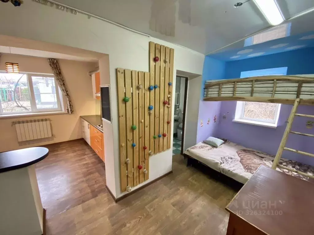 Дом в Краснодарский край, Каневская ст-ца ул. Горького, 204 (80 м) - Фото 1