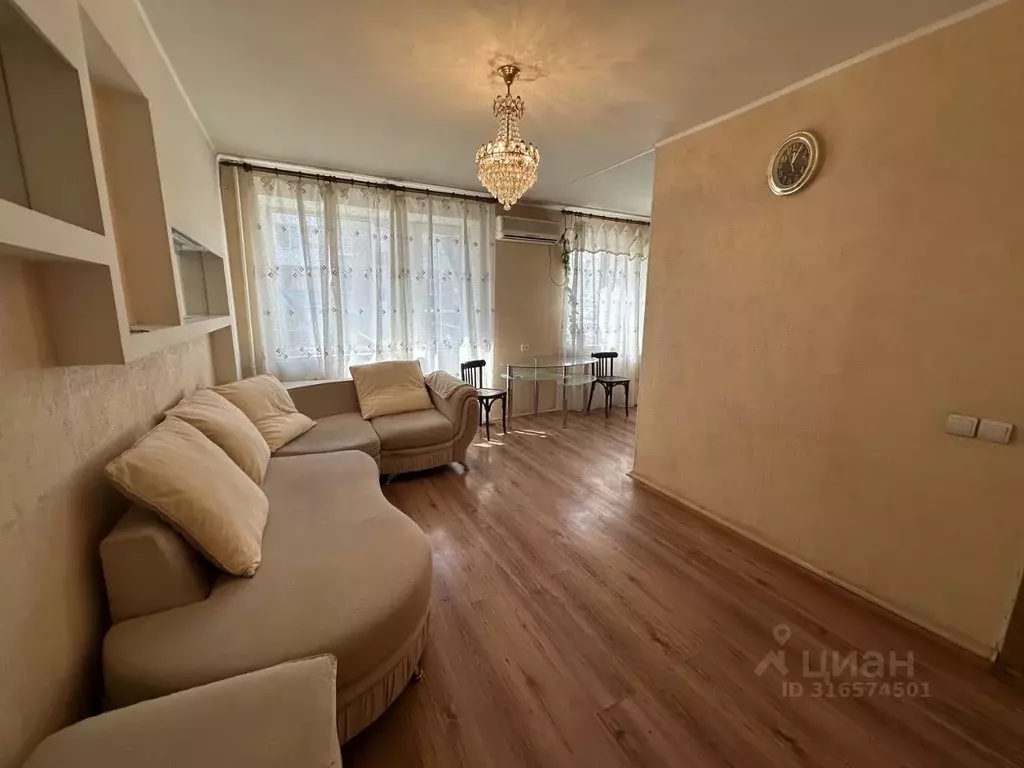 3-к кв. Саратовская область, Саратов ул. 2-я Садовая, 81 (59.4 м) - Фото 1