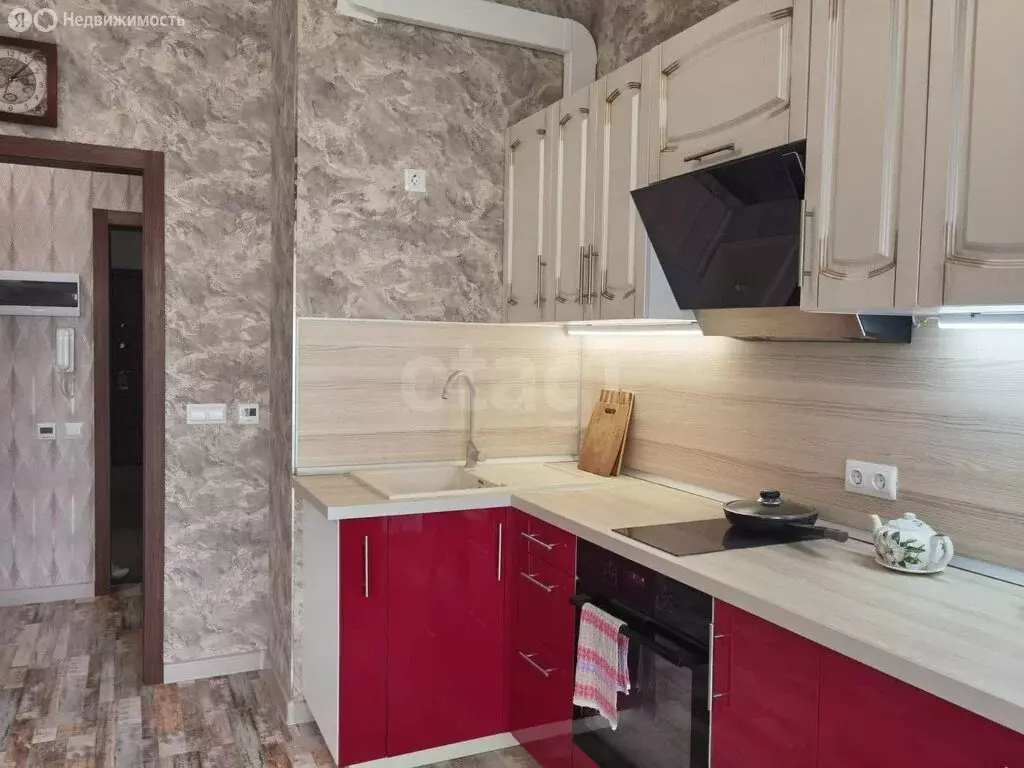 1-комнатная квартира: село Варваровка, улица Калинина, 150к14 (35.8 м) - Фото 1