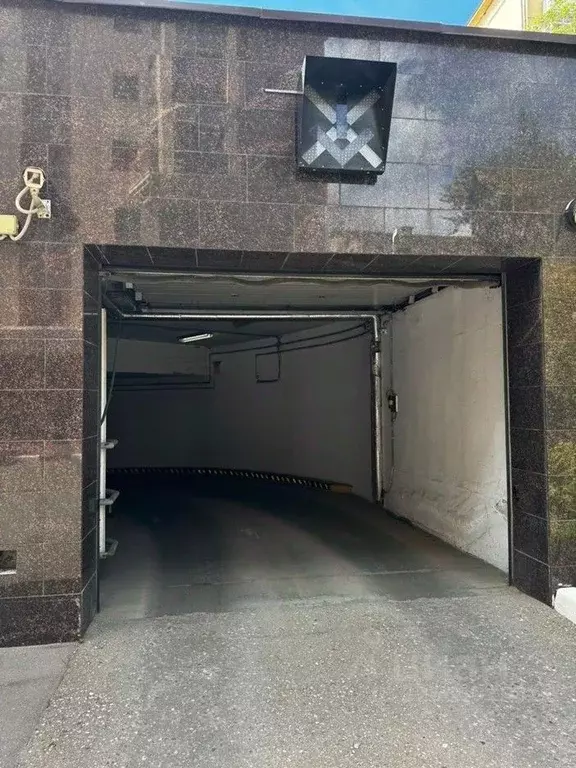 Гараж в Москва ул. Хамовнический Вал, 36 (10 м) - Фото 1