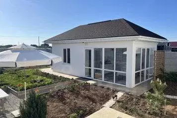 Дом в Крым, Сакский район, Молочненское с/пос, с. Витино ул. ... - Фото 1