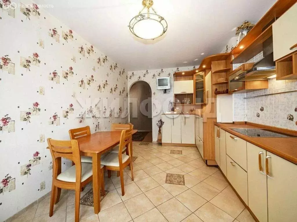 3-комнатная квартира: Новосибирск, улица Галущака, 3 (115 м) - Фото 1