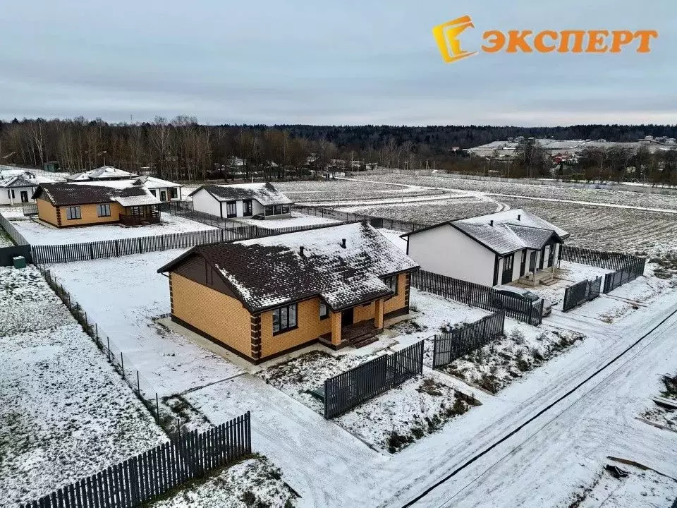 Дом в Калужская область, Жуковский муниципальный округ, Корсаково ... - Фото 1