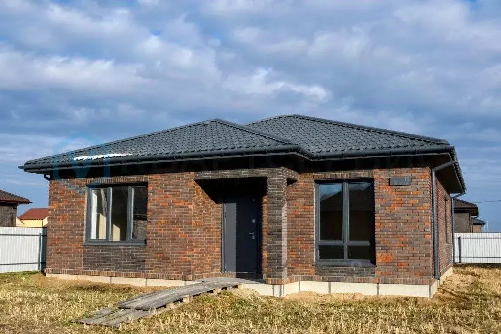 Дом в Омская область, Омский район, Магистральное с/пос, Деревня ... - Фото 1