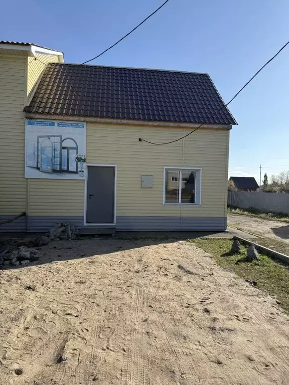 Помещение свободного назначения в Омская область, Таврическое рп ул. ... - Фото 1