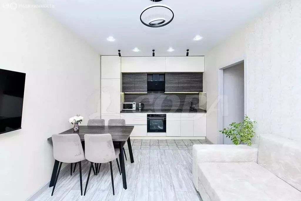 2-комнатная квартира: Тюмень, улица Фармана Салманова, 12 (56 м) - Фото 1