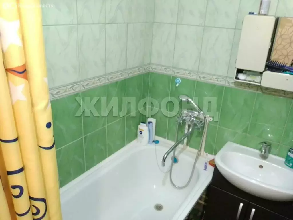 3-комнатная квартира: Искитим, Центральная улица, 18 (62 м) - Фото 0