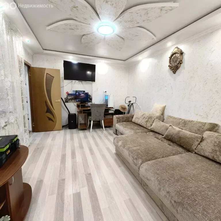 3-комнатная квартира: посёлок Виноградный, Заводская улица, 4 (56.8 м) - Фото 1