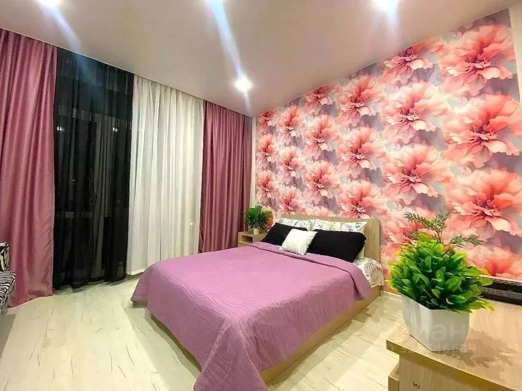 1-к кв. Свердловская область, Екатеринбург ул. Азина, 22/7 (52.0 м) - Фото 1