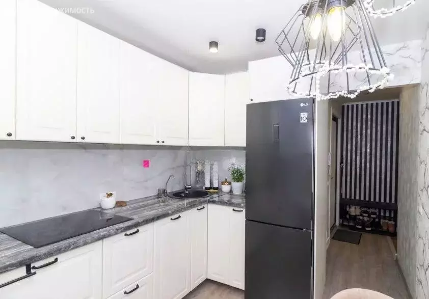 3-комнатная квартира: Тюмень, улица Мельникайте, 128 (67.5 м) - Фото 1