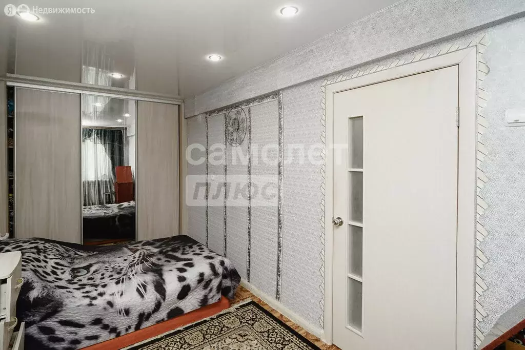 3-комнатная квартира: Омск, микрорайон Городок Нефтяников, улица ... - Фото 2