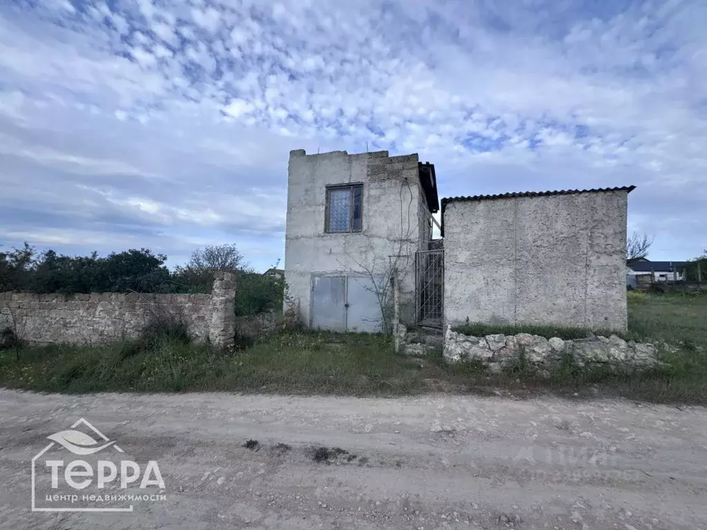 Дом в Крым, Сакский район, Суворовское с/пос, с. Великое  (45 м) - Фото 1