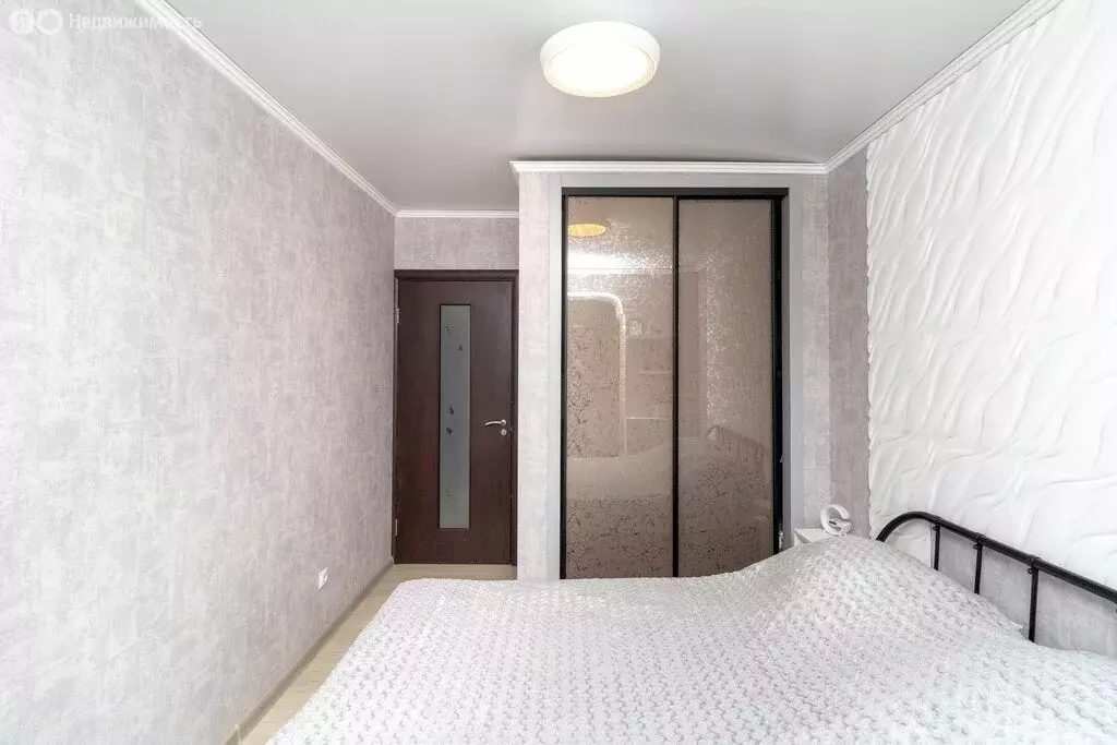 3-комнатная квартира: Тюмень, Западносибирская улица, 10 (73.4 м) - Фото 1