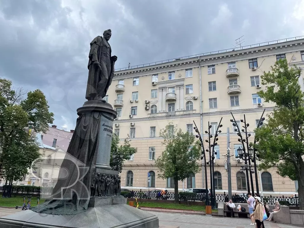 Комната 93 м в 4-к., 1/6 эт. - Фото 1