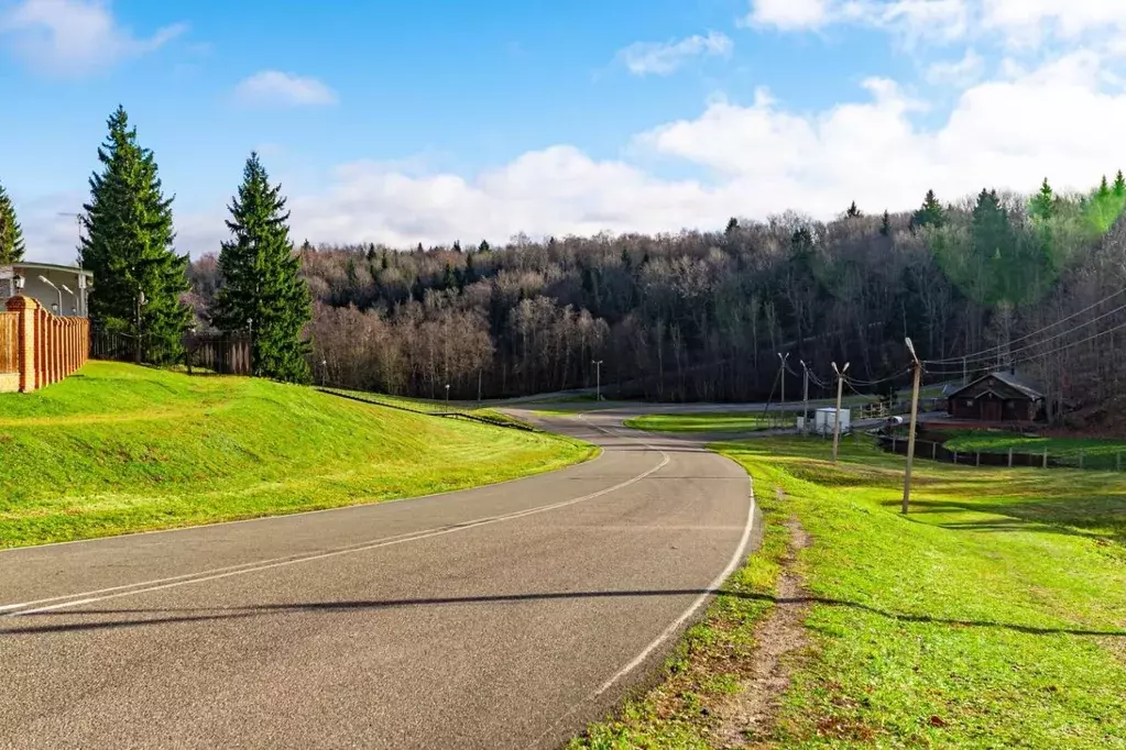 Участок в Московская область, Истра муниципальный округ, пос. ... - Фото 1