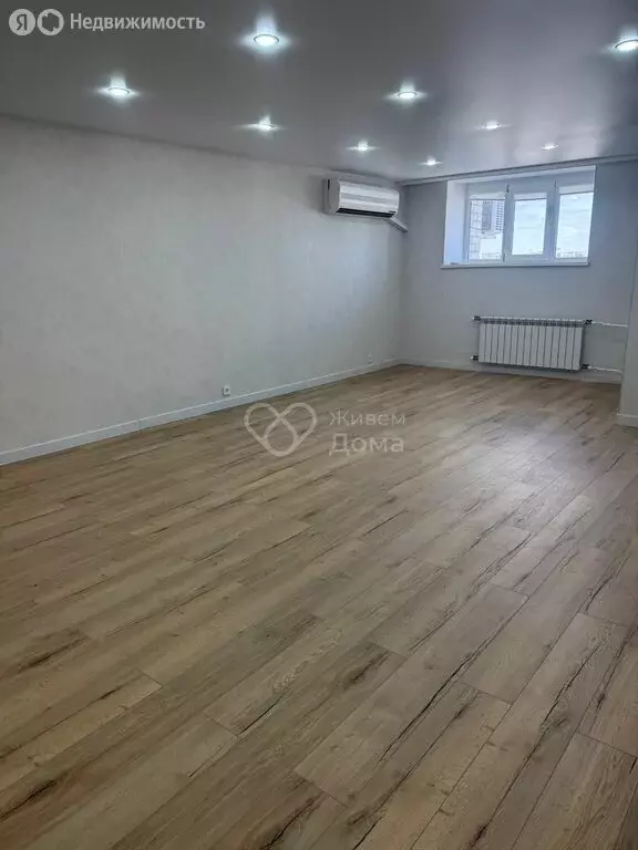 2-комнатная квартира: Волгоград, улица Маршала Ерёменко, 44 (88.9 м) - Фото 0