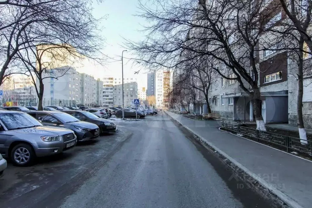 3-к кв. Тюменская область, Тюмень ул. Пермякова, 56 (65.0 м) - Фото 0