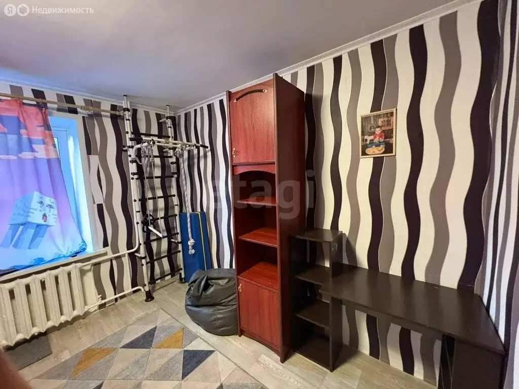 3-комнатная квартира: Тюмень, улица Ватутина, 28 (52.9 м) - Фото 1