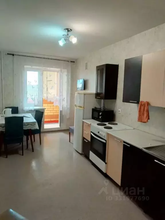 2-к кв. Саратовская область, Энгельс ул. Колотилова, 155 (70.0 м) - Фото 1