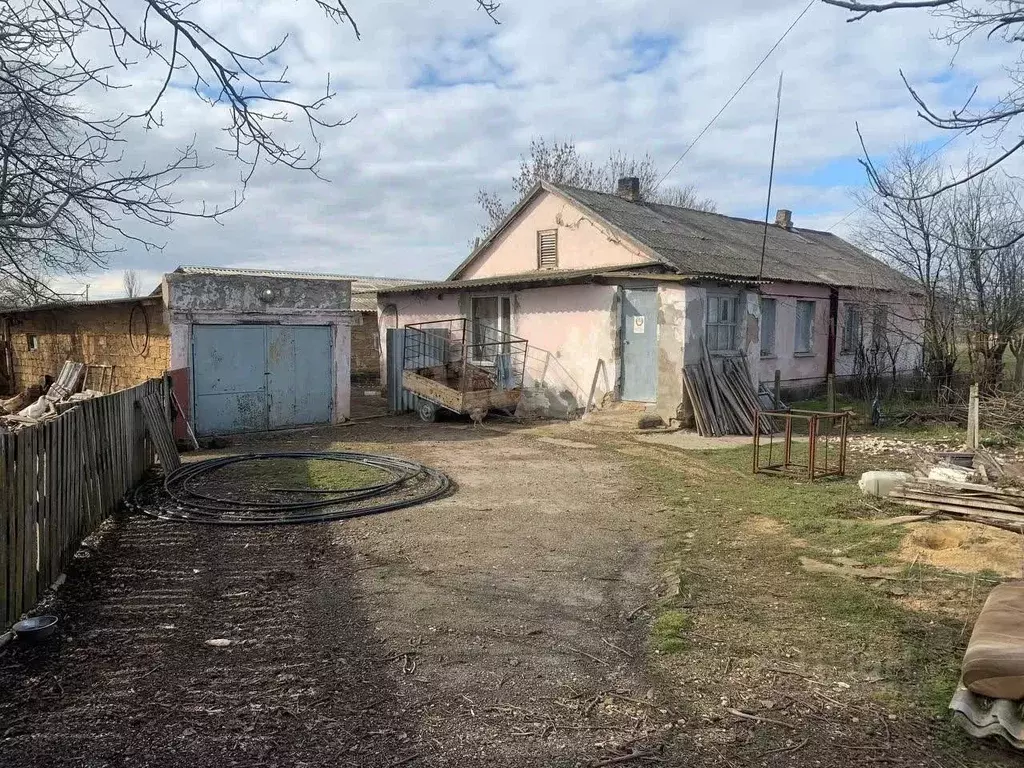 Дом в Крым, Красногвардейский район, Амурское с/пос, с. Искра ул. 60 ... - Фото 1