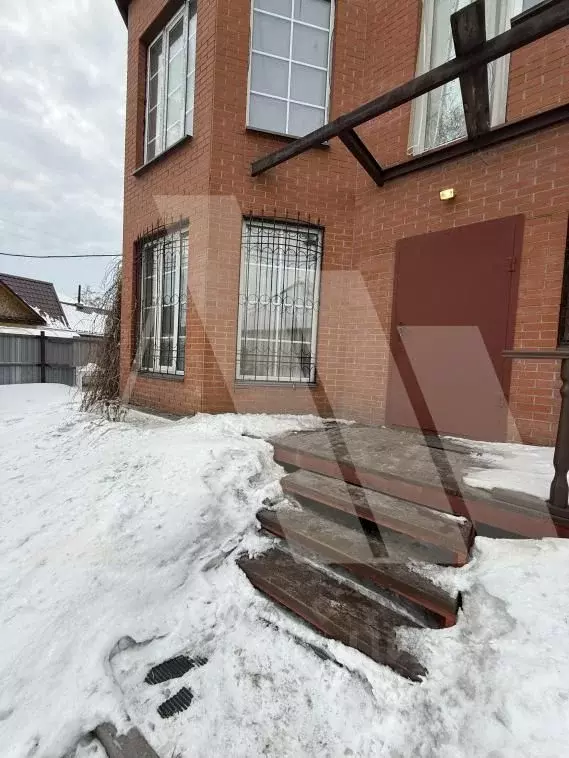 Дом в Омская область, Омск ул. 21-я Северная (209 м) - Фото 1