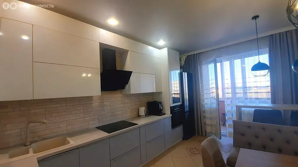 3-комнатная квартира: Брянск, Белобережская улица, 20 (96.86 м) - Фото 1