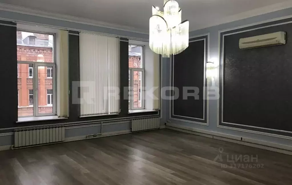 Офис в Санкт-Петербург 2-я Васильевского острова линия, 37 (352 м) - Фото 0