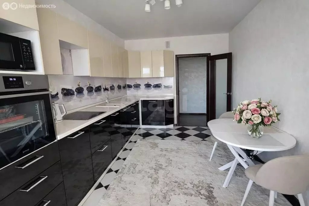 3-комнатная квартира: Чебоксары, улица Калинина, 91 (80.4 м) - Фото 1