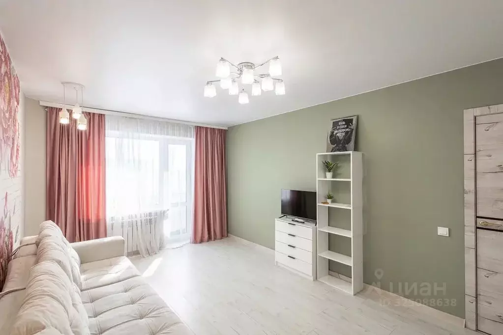 1-к кв. Омская область, Омск ул. Звездова, 103 (45.0 м) - Фото 2