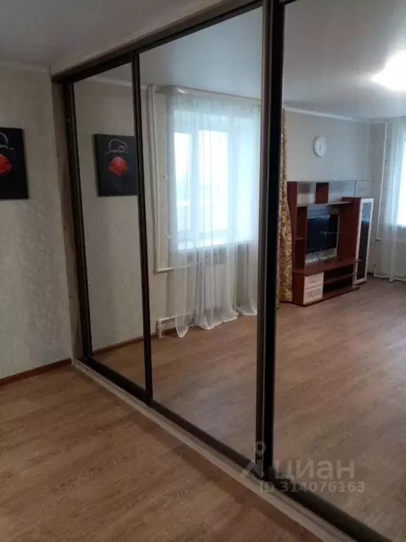 1-к кв. Омская область, Омск ул. Петра Ильичева, 1 (31.0 м) - Фото 0