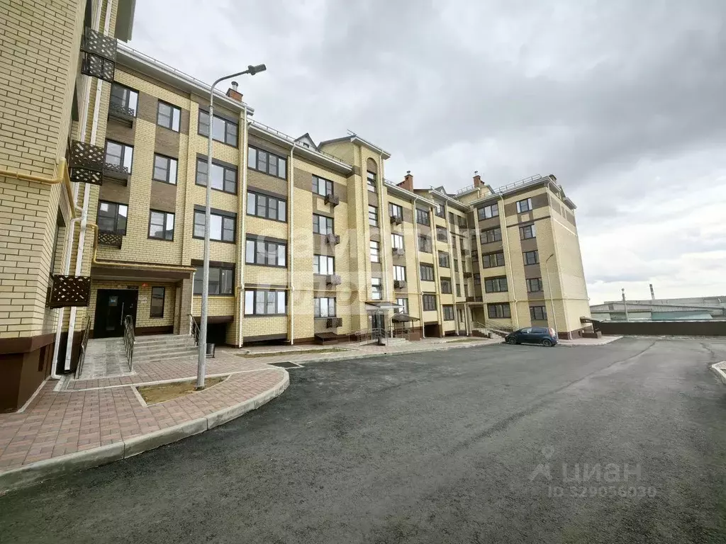 1-к кв. Калмыкия, Элиста просп. Имени Петра Анацкого, 18 (40.0 м) - Фото 1