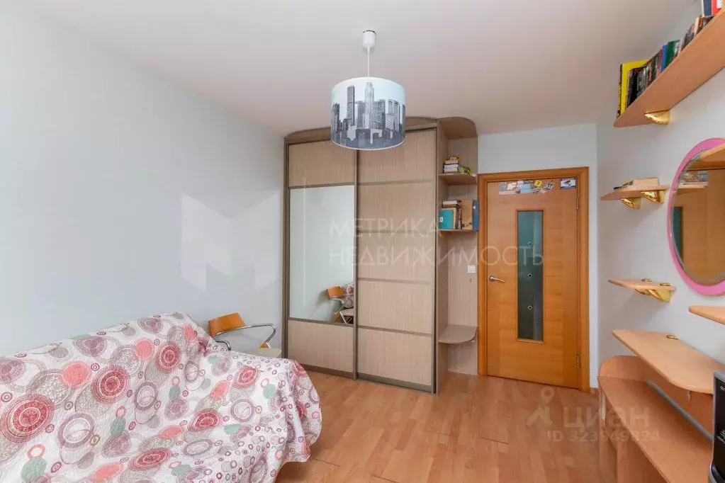 4-к кв. Тюменская область, Тюмень ул. 50 лет Октября, 30 (106.5 м) - Фото 0