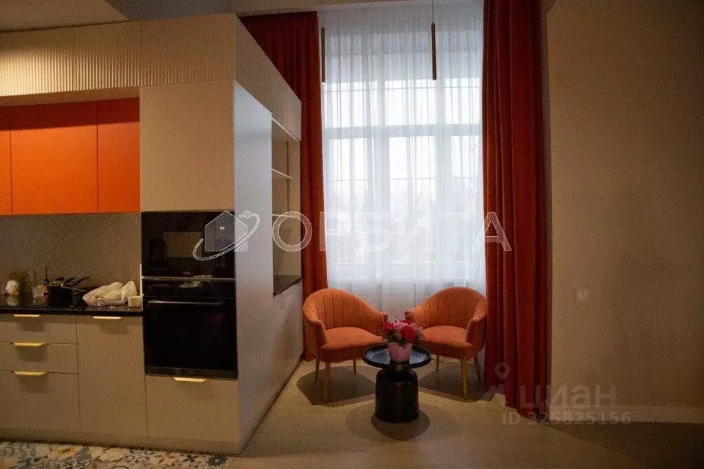 Дом в Тюменская область, Тюмень ул. 8 Августа (267 м) - Фото 1