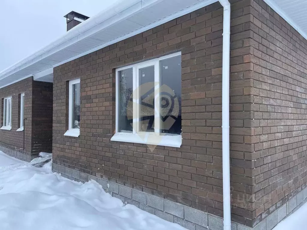 Дом в Белгородская область, Старооскольский городской округ, с. ... - Фото 1