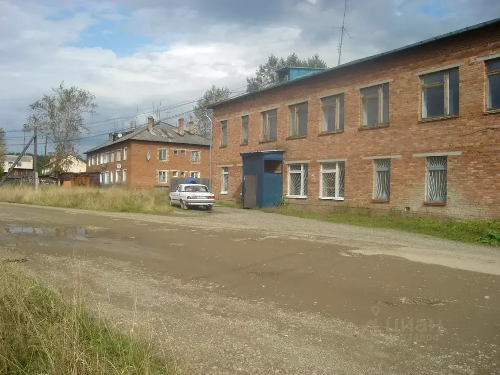 Помещение свободного назначения в Свердловская область, Новолялинский ... - Фото 0