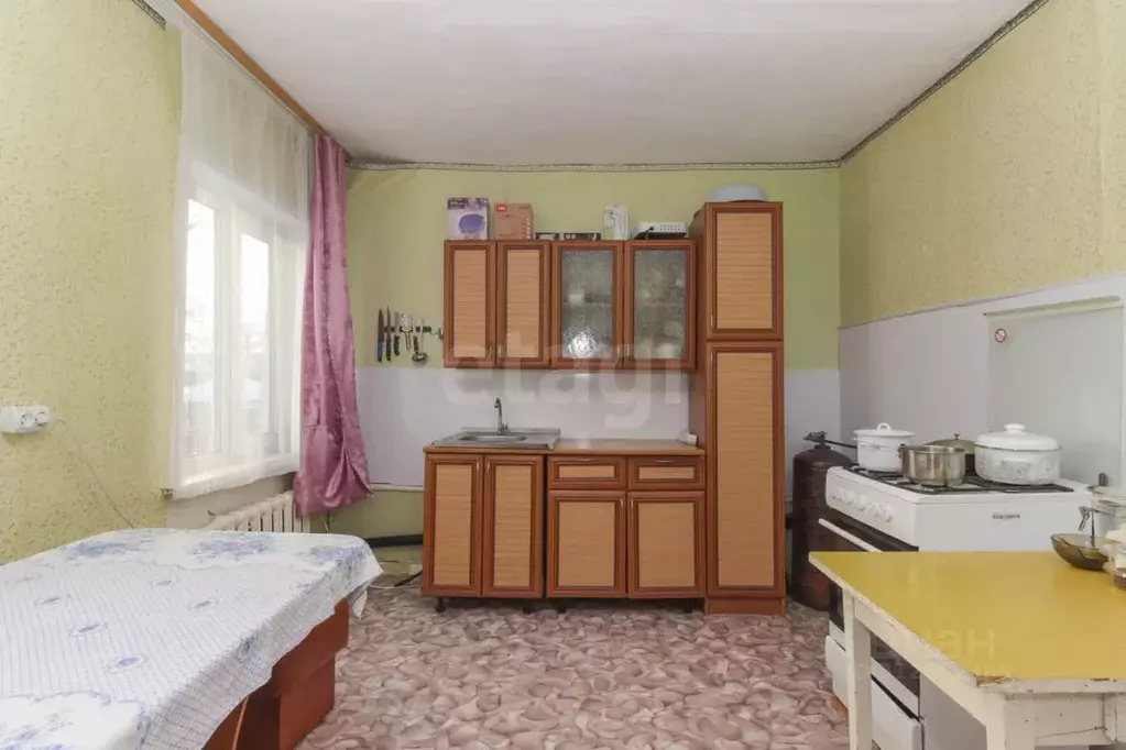 Дом в Омская область, Таврическое рп ул. Рабочая, 7кв2 (77 м) - Фото 1