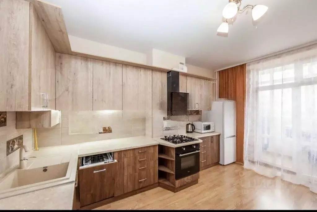 2-к кв. Крым, Симферополь пер. Крылова, 36 (72.4 м) - Фото 1