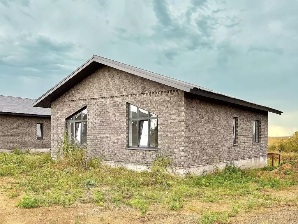 Дом в Оренбургская область, Оренбургский район, Сергиевский сельсовет, ... - Фото 0