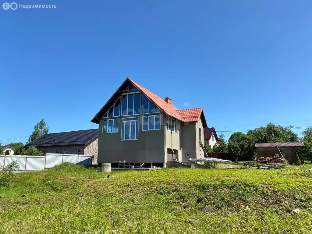 Дом в посёлок Родники, Калининградская улица (240 м) - Фото 1