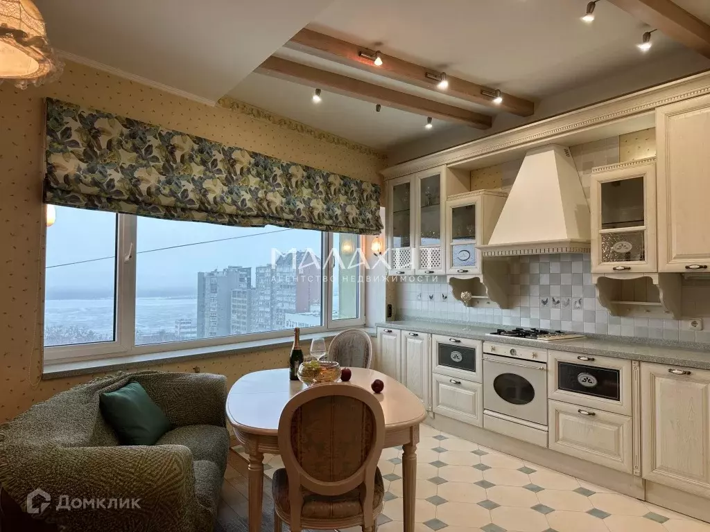 Продаётся 4-к квартира, 200.2 м - Фото 0