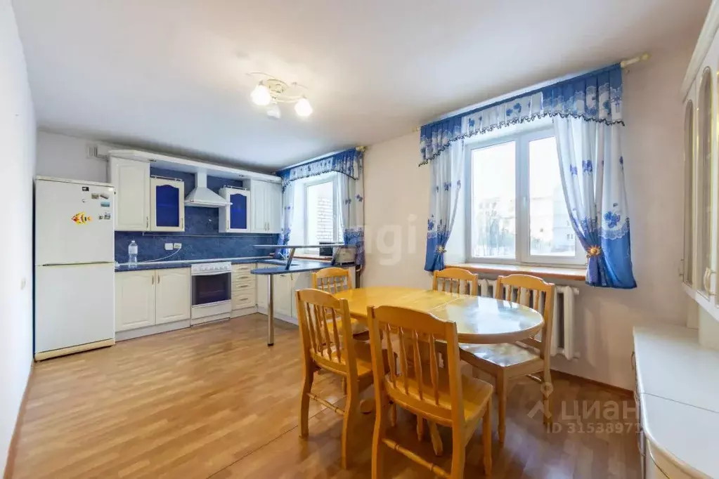3-к кв. Хабаровский край, Хабаровск ул. Дзержинского, 39 (100.4 м) - Фото 0