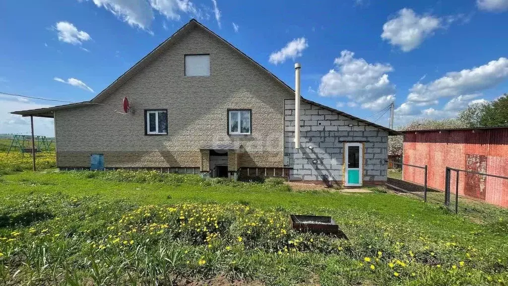 Дом в Башкортостан, Бирский район, Бахтыбаевский сельсовет, с. ... - Фото 1