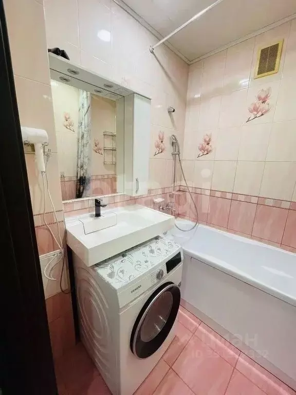 2-к кв. Тюменская область, Тюмень ул. Линейная, 11 (66.4 м) - Фото 0