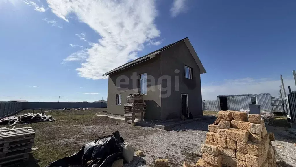 Дом в Крым, Черноморский район, Окуневское с/пос, с. Знаменское ул. ... - Фото 1