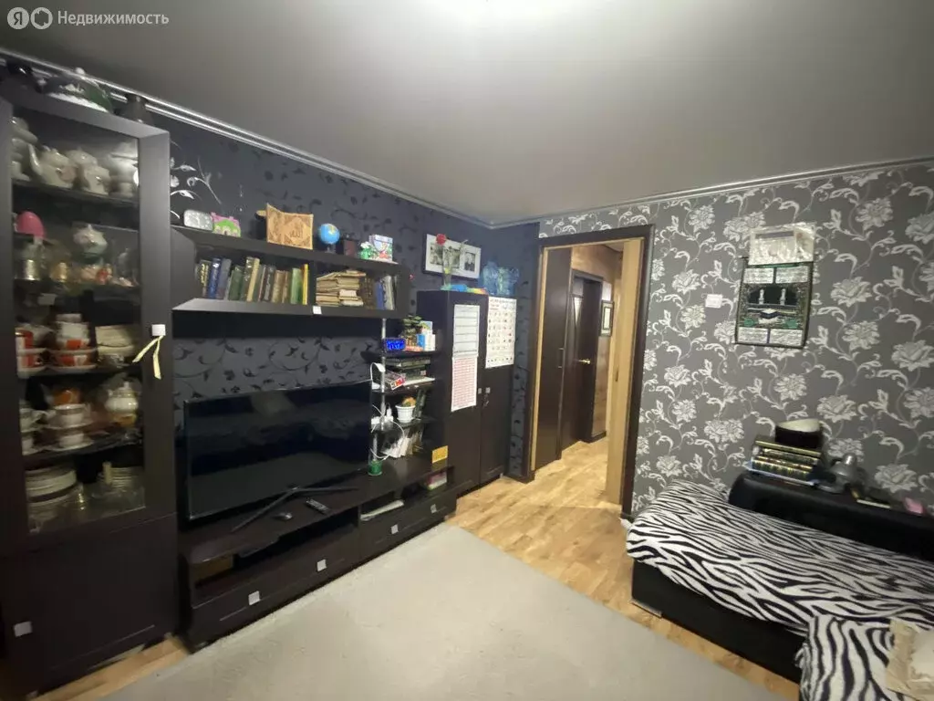 3-комнатная квартира: Казань, улица Хусаина Мавлютова, 18 (58.9 м) - Фото 0