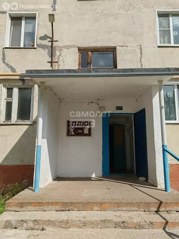 4-комнатная квартира: посёлок городского типа Междуреченск, улица ЖБК, ... - Фото 2
