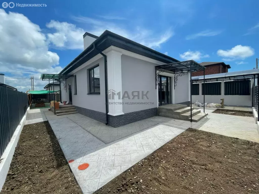 Дом в село Витязево, Белореченская улица, 44 (100 м) - Фото 1