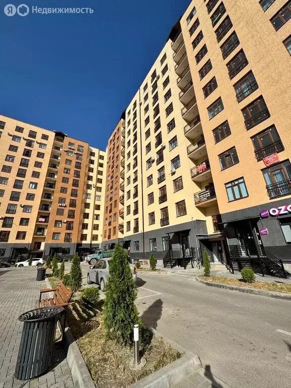 3-комнатная квартира: Нальчик, улица Шарданова, 52А (102.5 м) - Фото 1